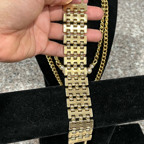 VINTAGE GOLD TONE NAPIER BRACELET - Picture 3 of 6